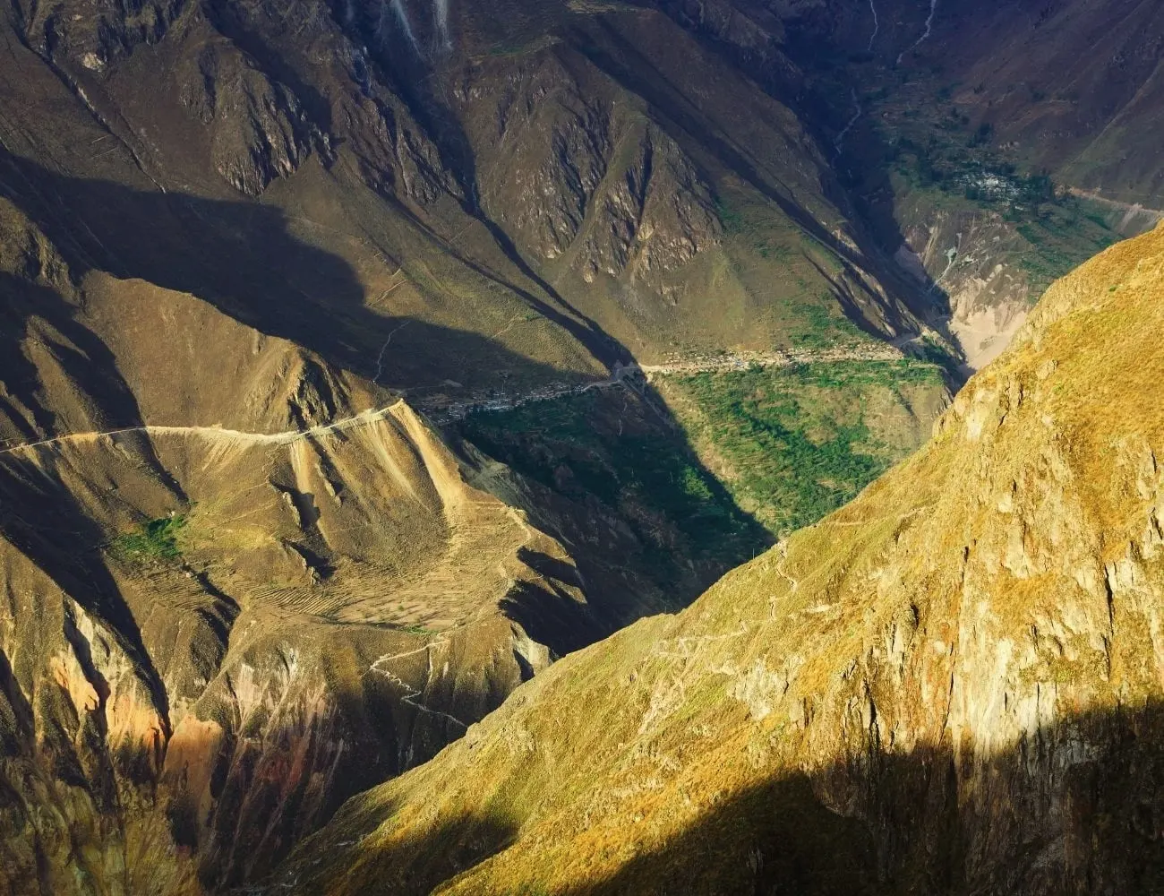 Laderas doradas del Cañón del Colca